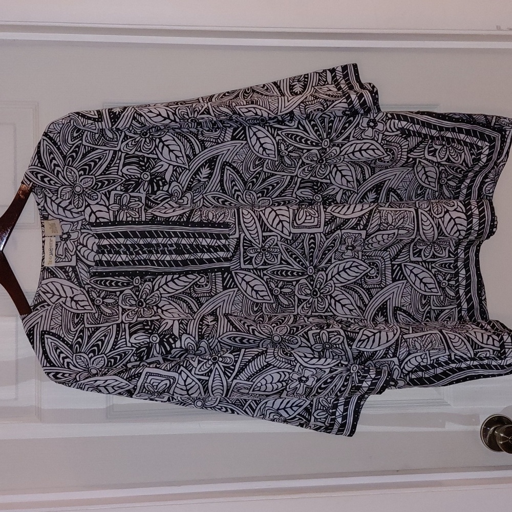 NWOT Travel Smith Black & White Long Tunic, 2X, Split Sides, Tropical Design